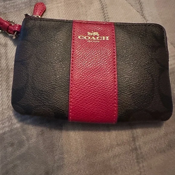 Coach sunglasses with case and wristlet. Never used - Picture 7 of 8